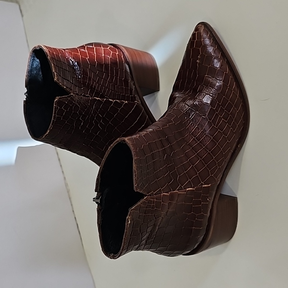 Pedro Anton Brown Ankle Size 6 Low Heel Pionty Toe